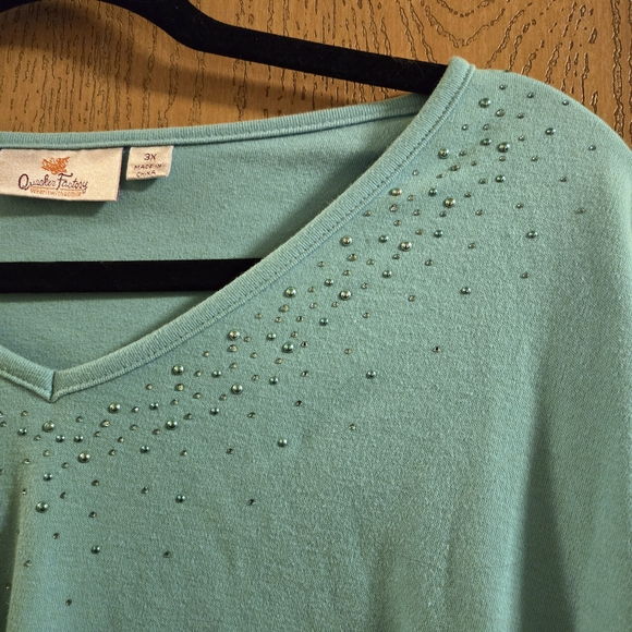 Quacker Factory Light Blue V-Neck Top - Picture 3 of 7